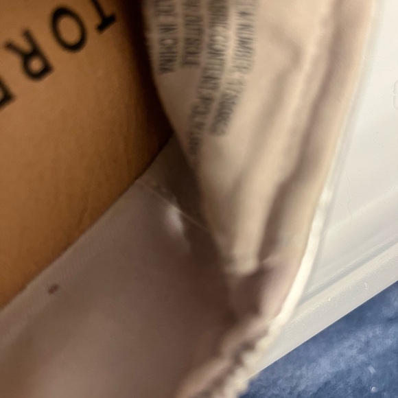 Torrid Metallic Silver Flats - Picture 6 of 6